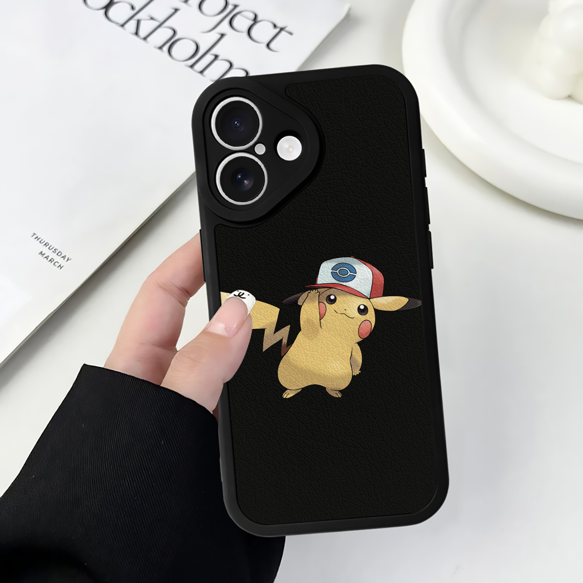 （画像用） ポケットモンスター Pokémon 【iPhone 16シリーズ対応】シリコンスマホケース（レザー調） 材質：シリコン